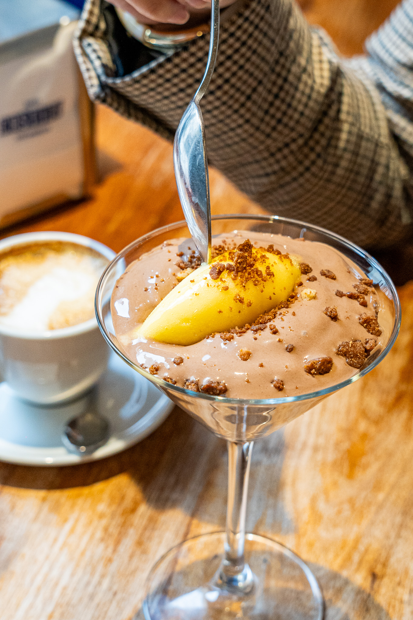 Mousse de chocolate con leche y sorbete de mandarina 