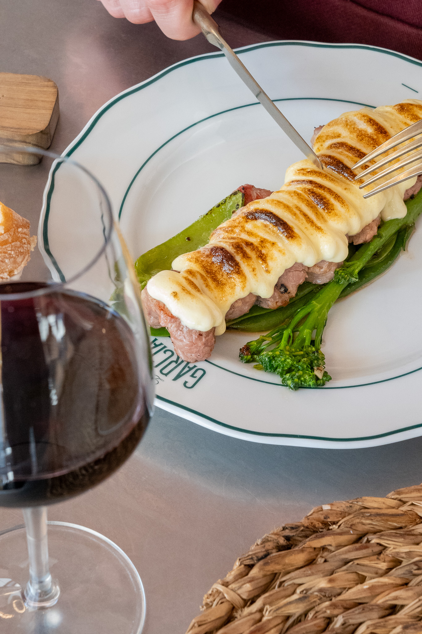 Solomillo ibérico al ajo tostado.