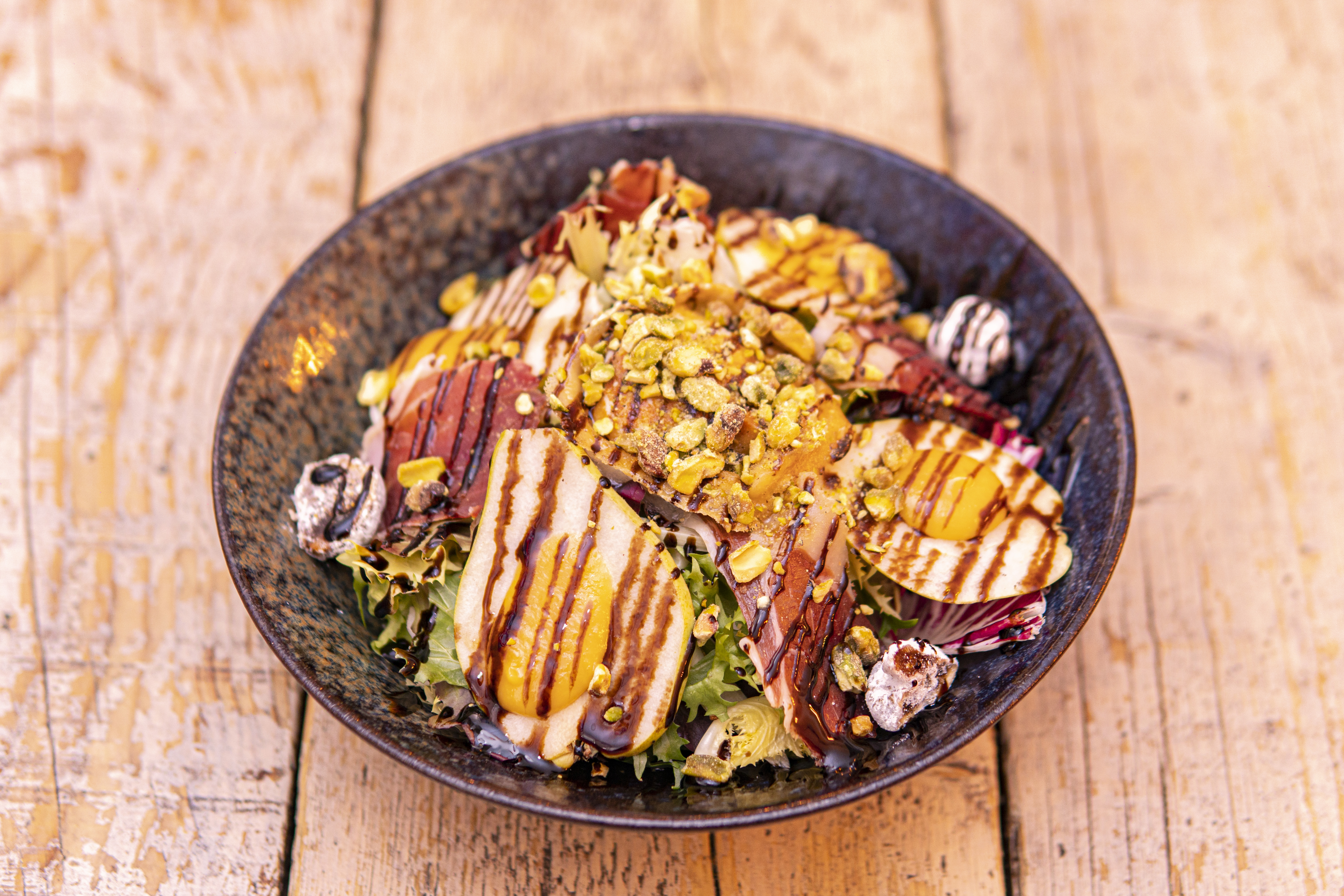 ENSALADA DE PERAS Y QUESO DE CABRA