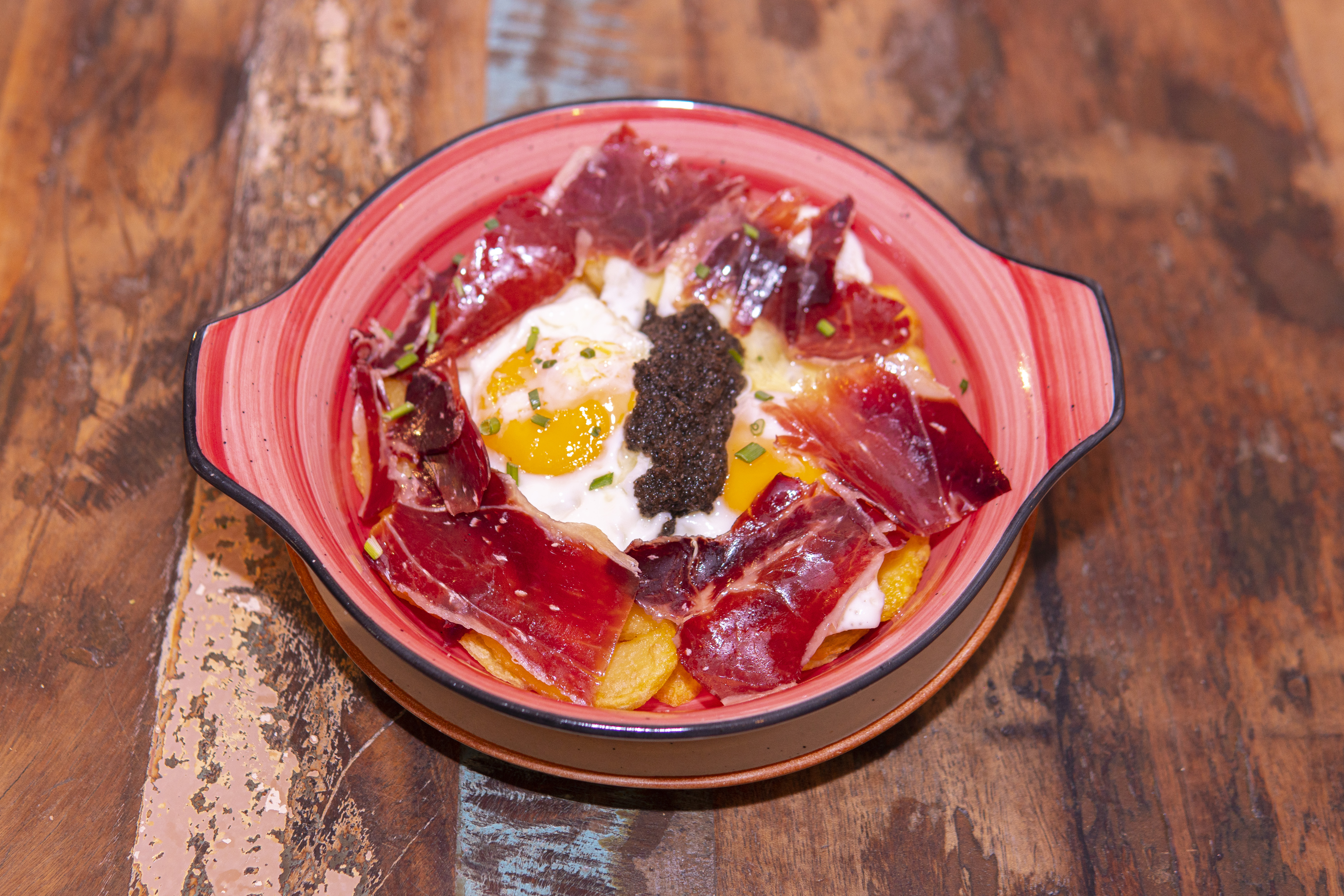 HUEVOS ROTOS CON JAMÓN Y TRUFA