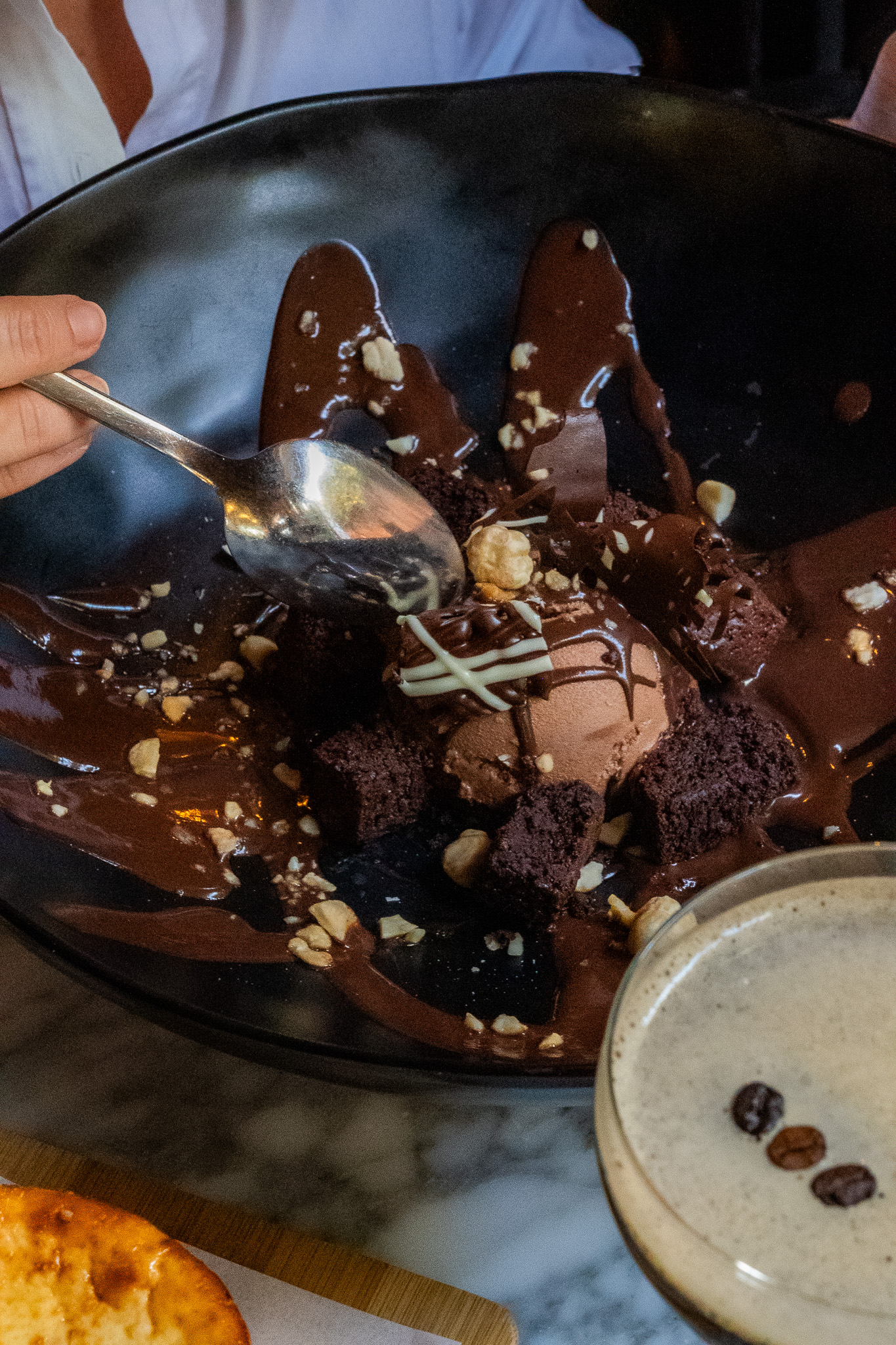 Mousse au chocolat et noisettes