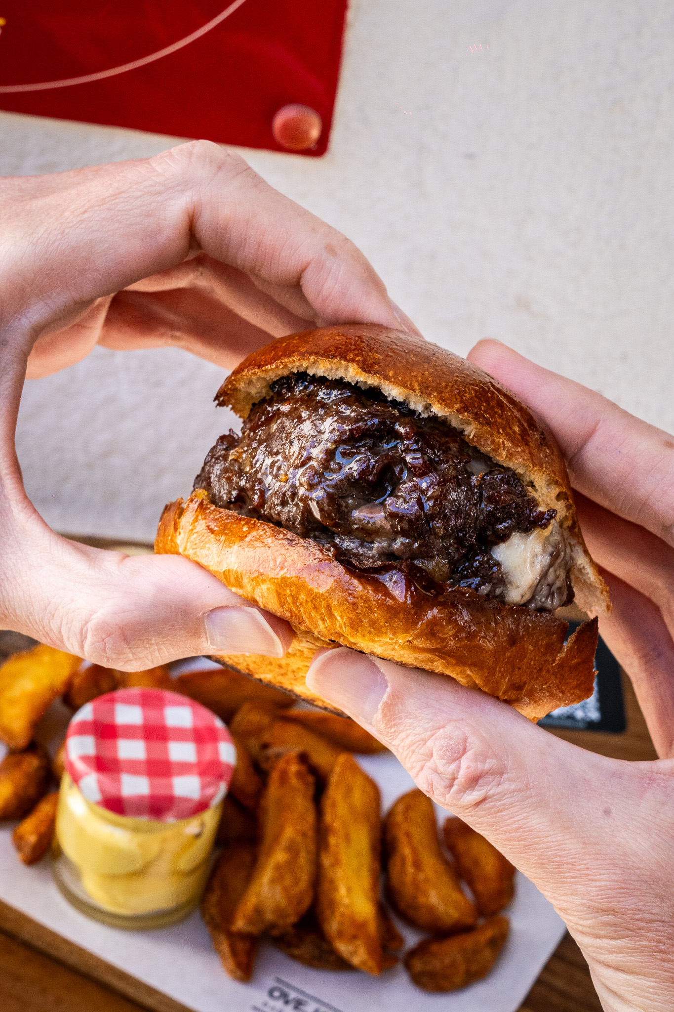 Medium Burger (120gr.) con mayo de curry