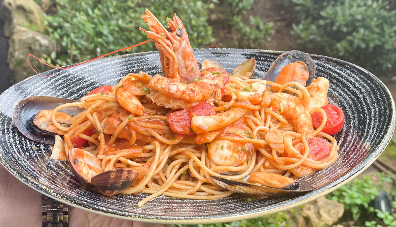 spaghetti with seafood