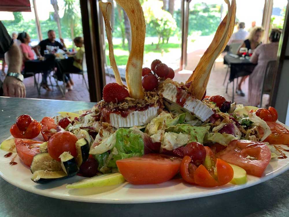 Ensalada de queso de cabra