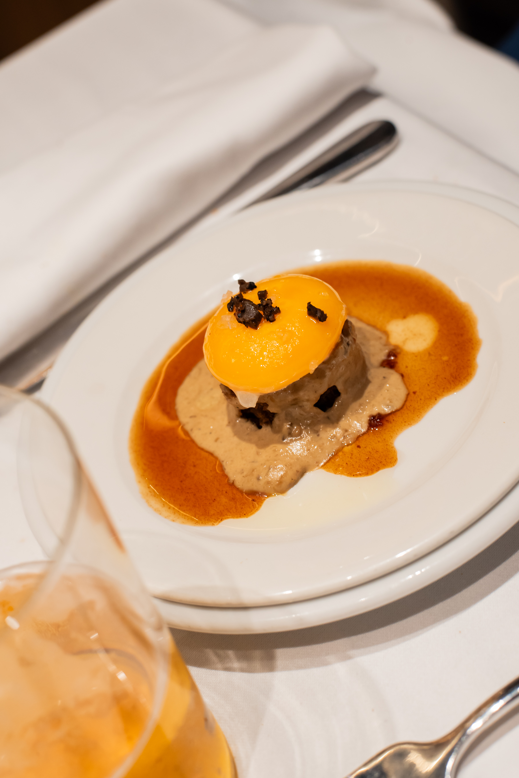 ポルチーニの卵黄スポンジケーキ (グルテンフリーオプションあり)