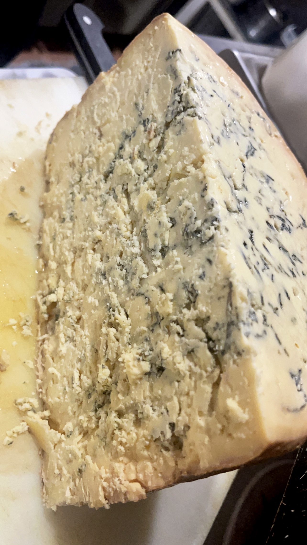 Stilton Colton Basset afinado con vino generoso viejísimo (porción individual)