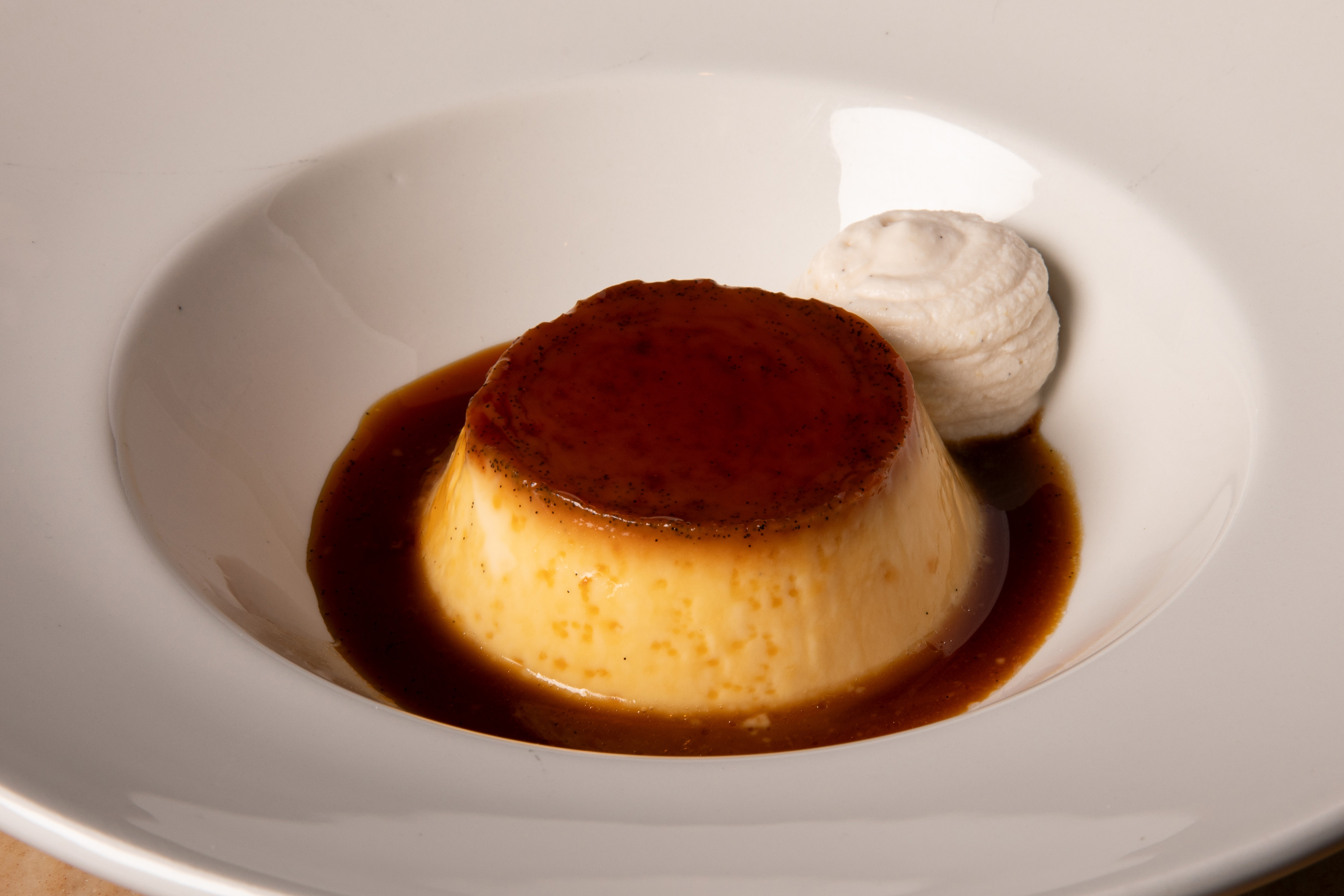 Flan de vainilla y chantilly ácida