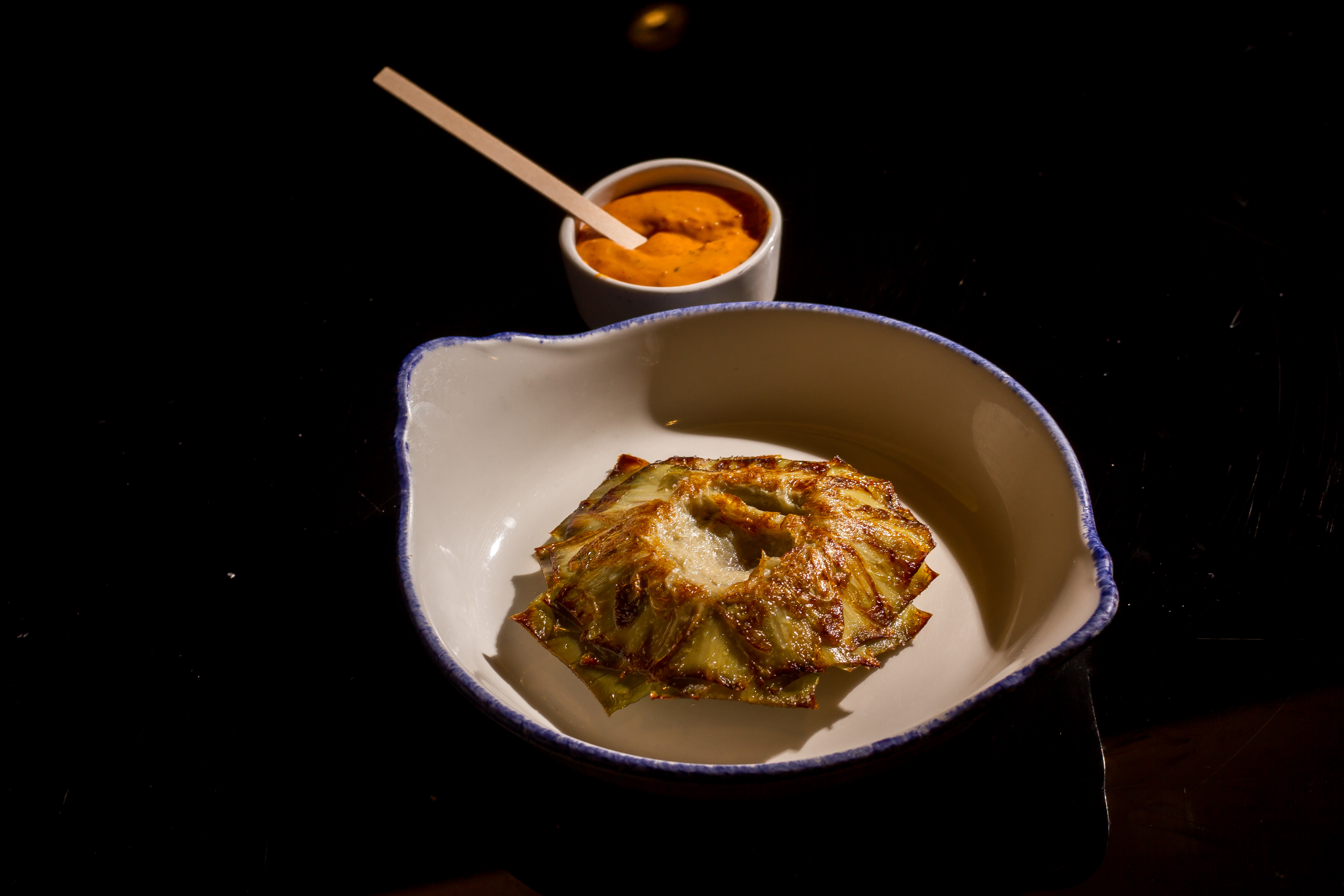 Flor de alcachofa con romesco (unidad)