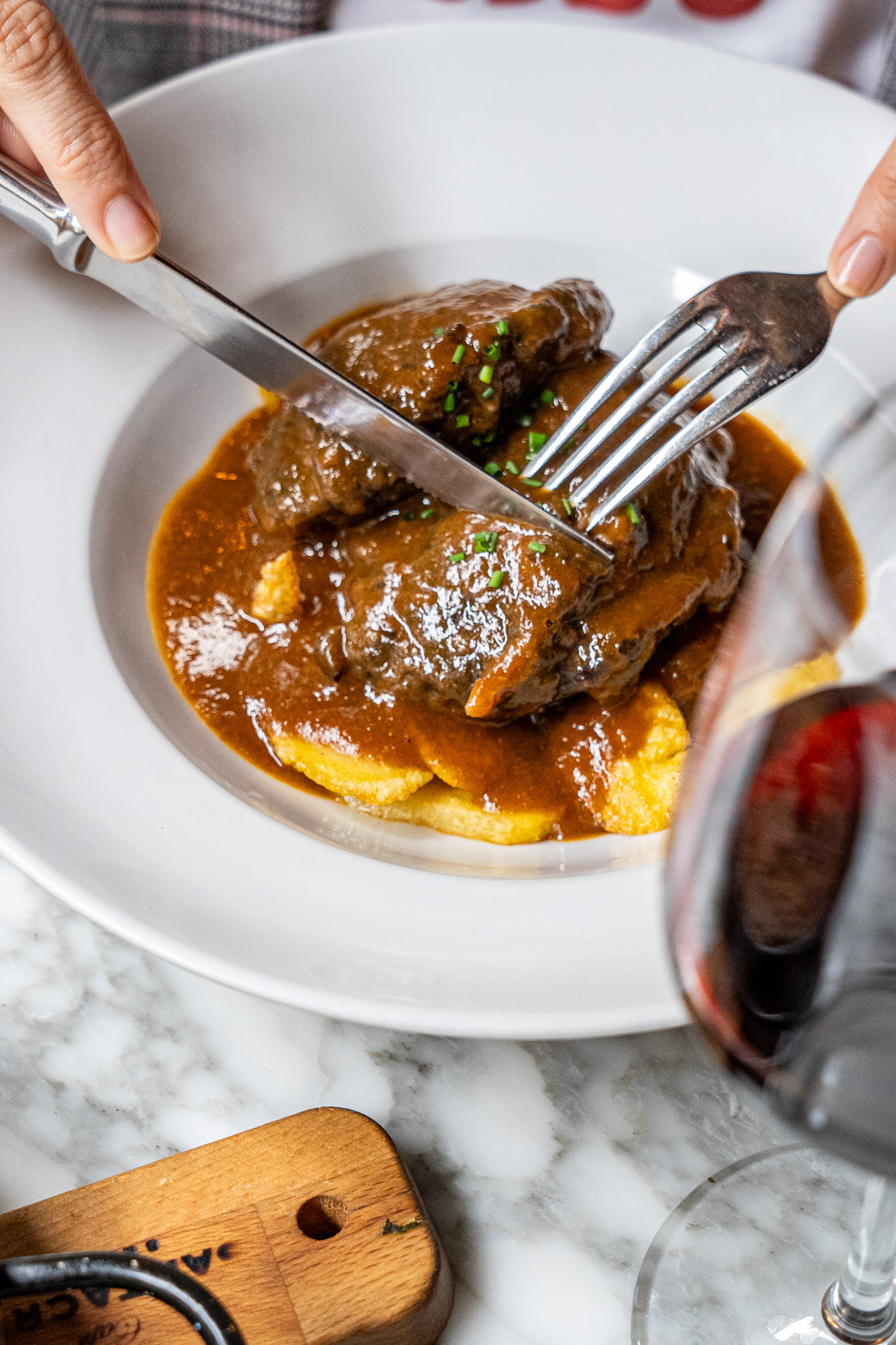 Ragoût de joue de porc au vin rouge