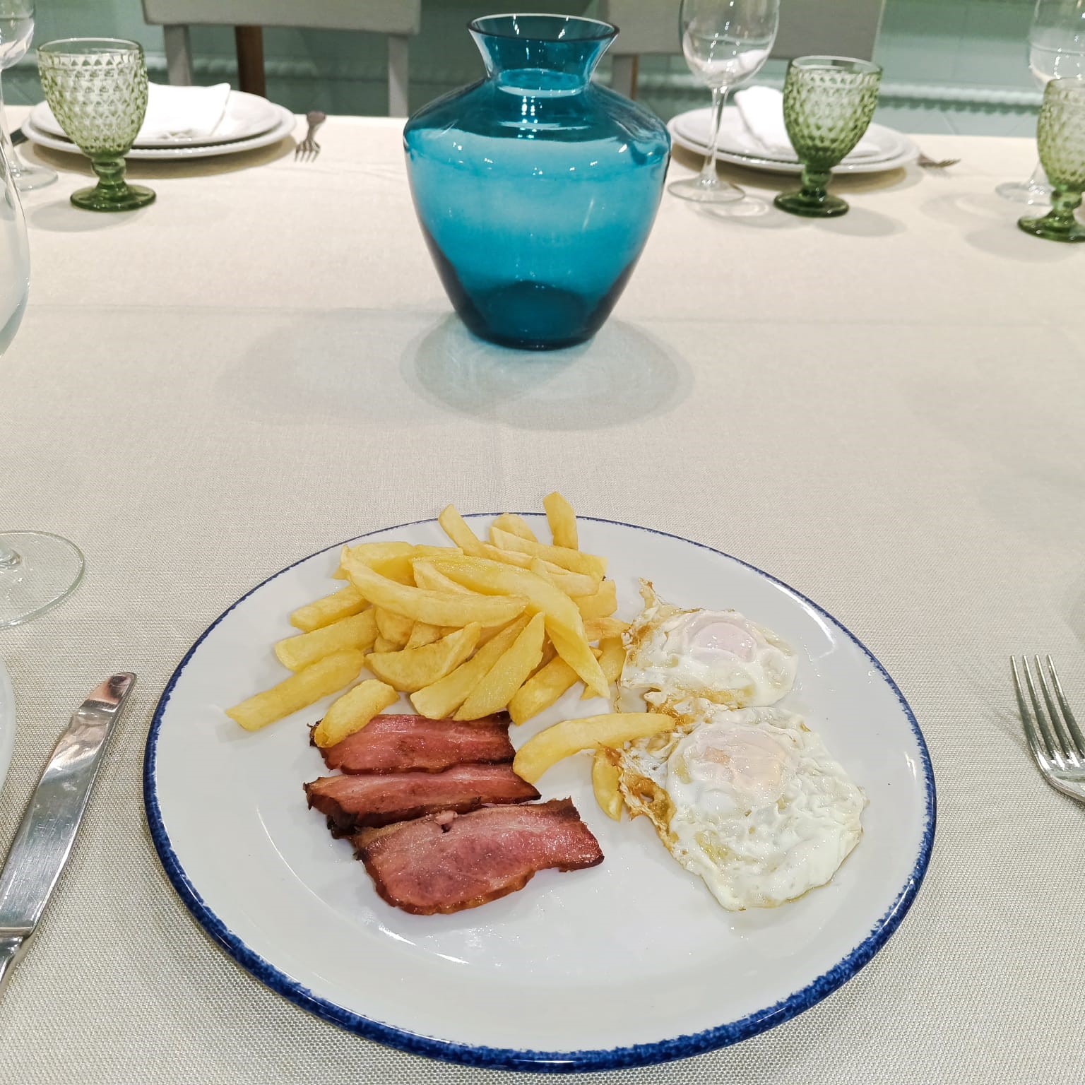 Fried eggs with potatoes and bacon