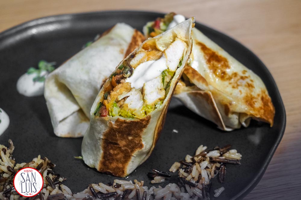 Wrap de poulet tandoori, légumes et yaourt aux épices