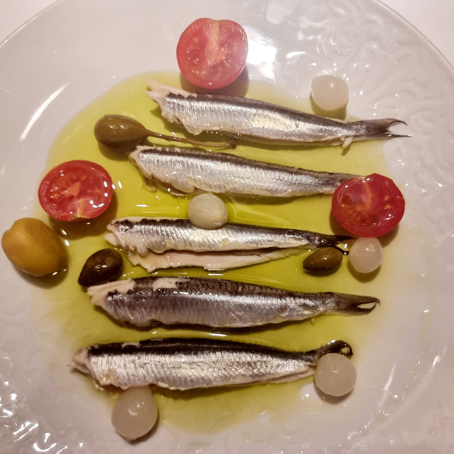 Boquerones en vinagre, encurtidos y aceite verde (6 unidades)