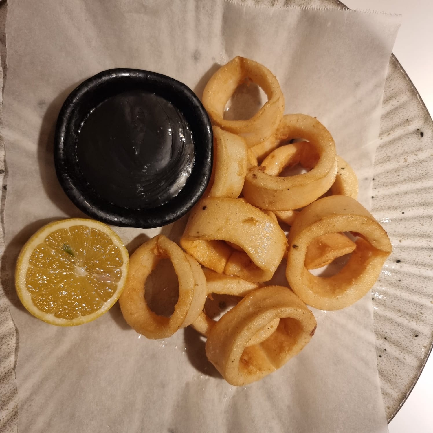 Fried squid with aioli in its ink