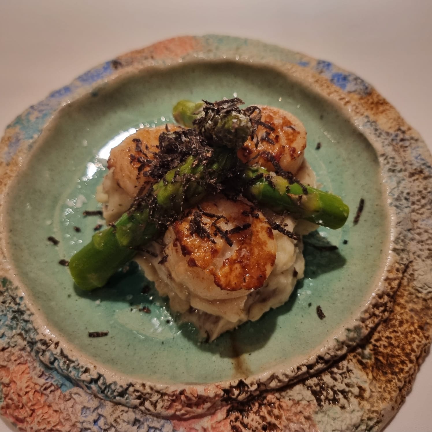 Roasted scallops, pure creamy truffle and asparagus