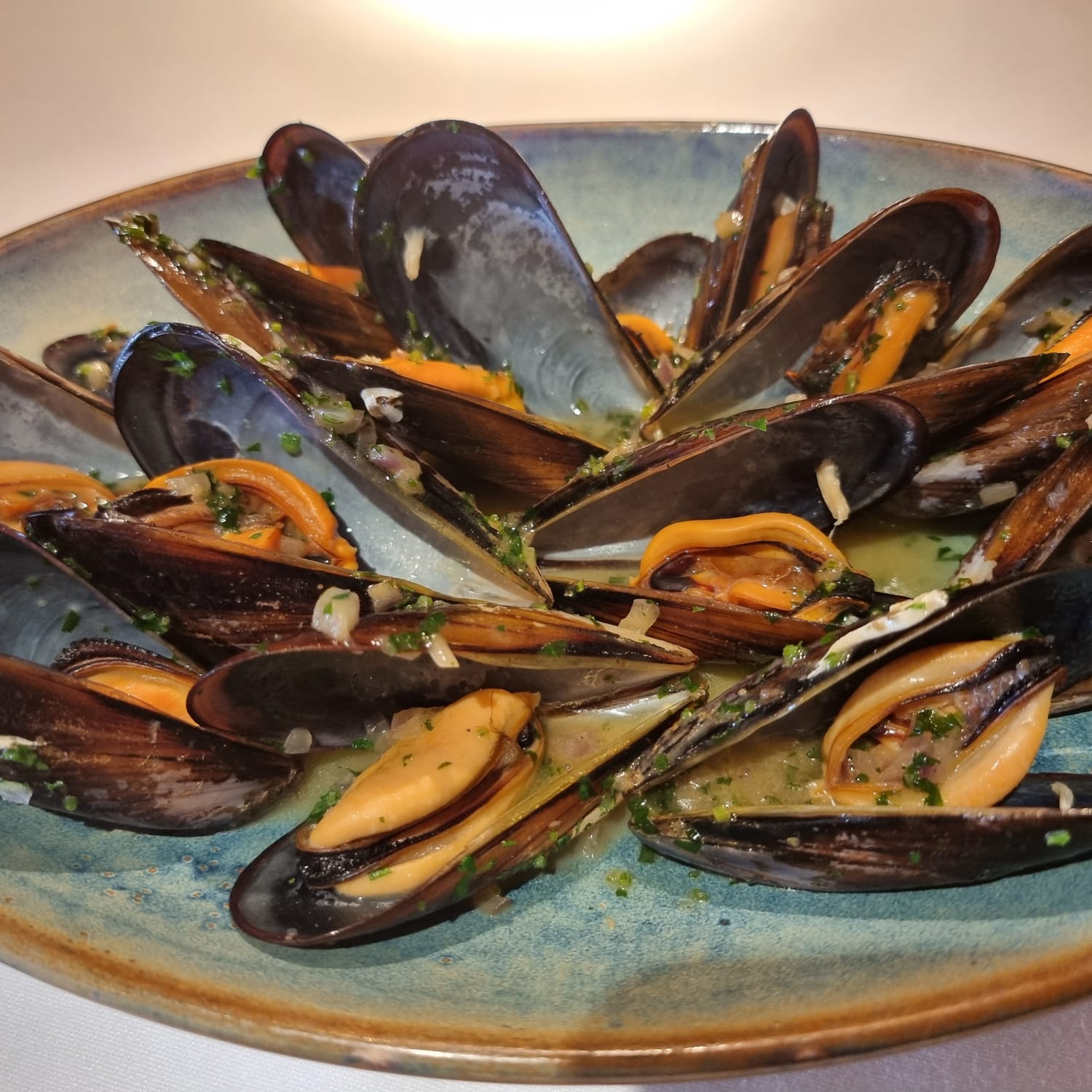 Mejillones al vino blanco