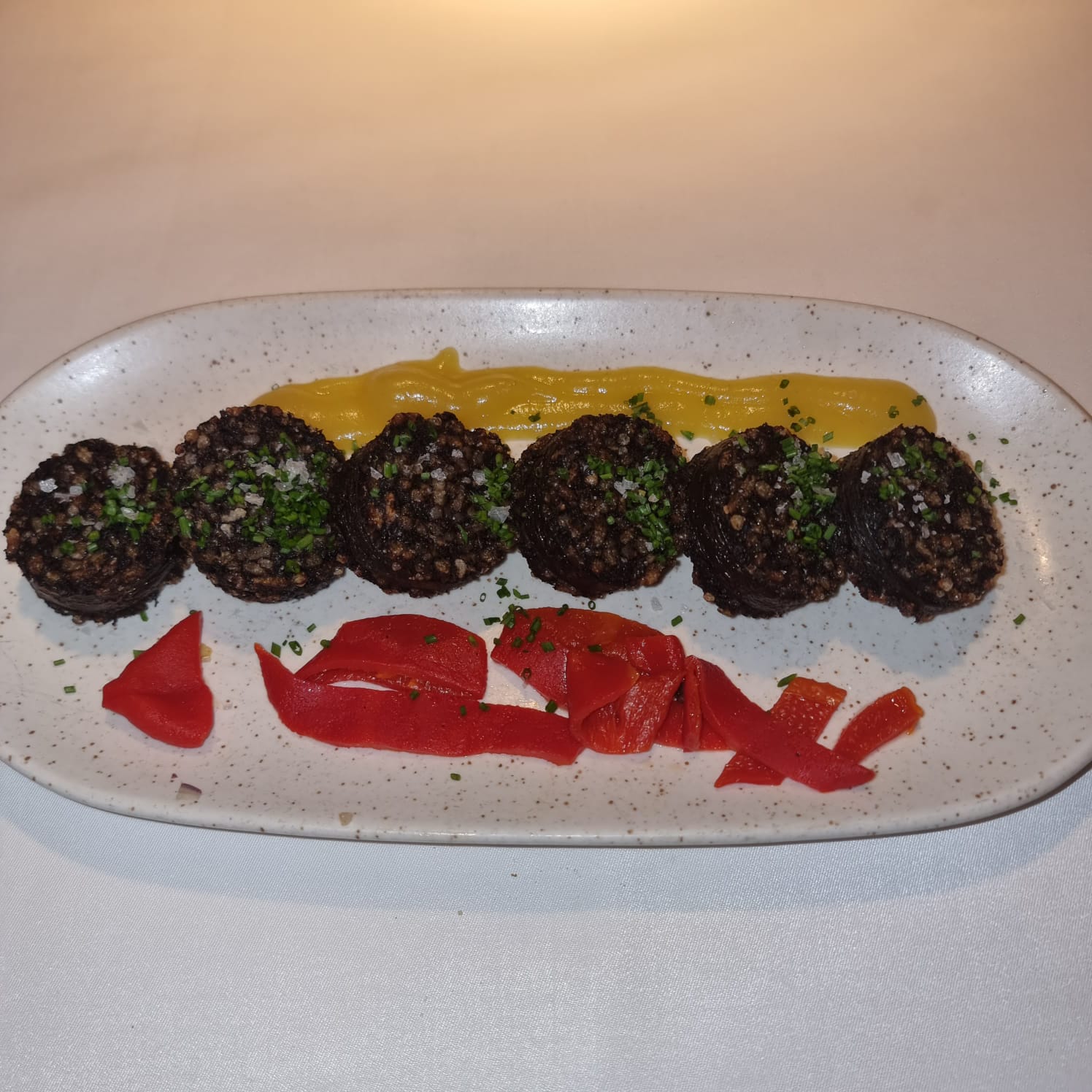 Crunchy Burgos Black pudding with apple puree (4 units)