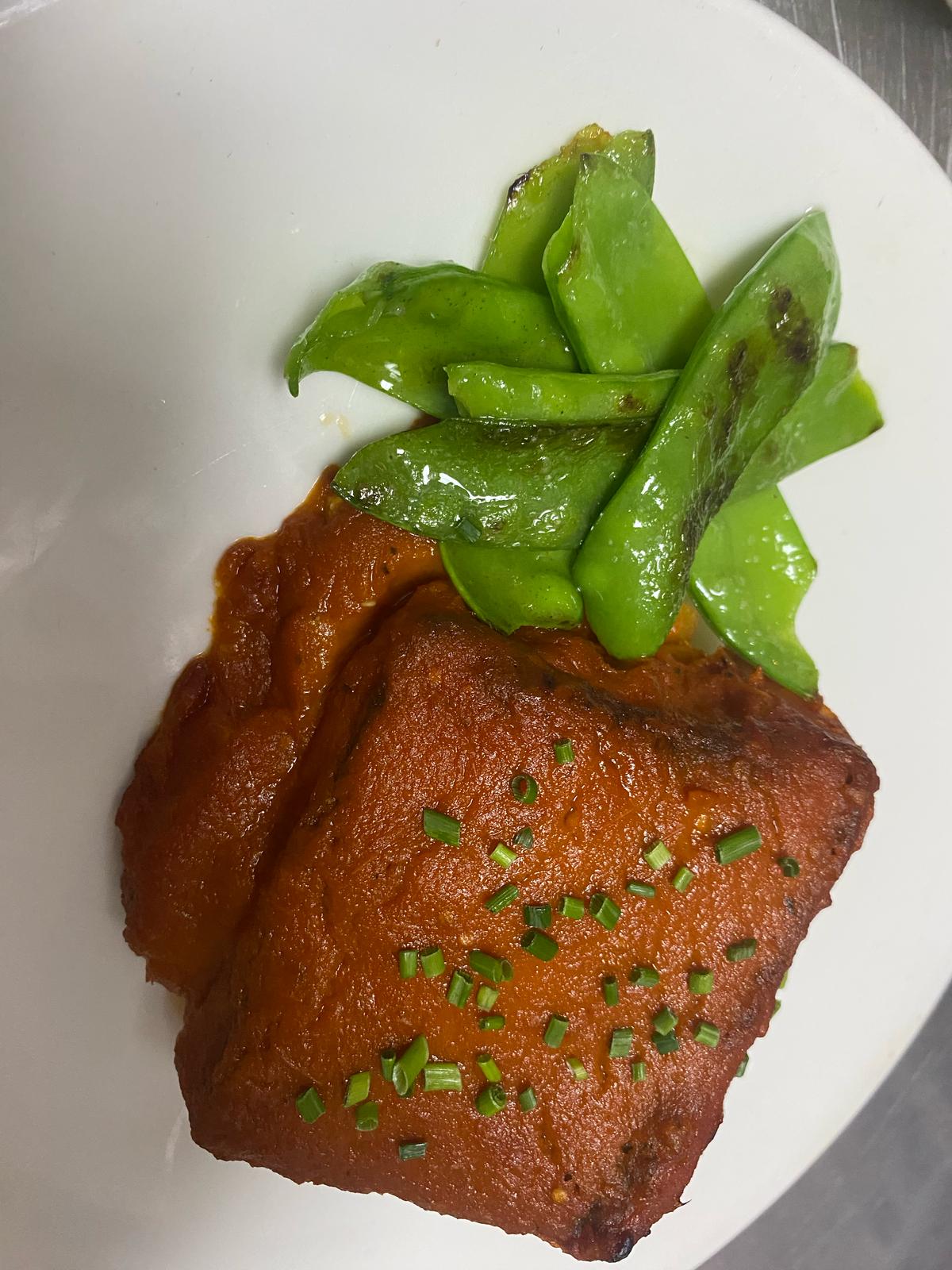 Lomo de Bacalao con Salsa de Tomate 