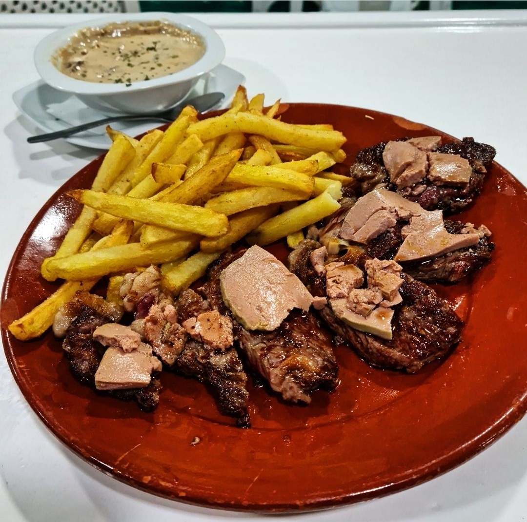 加利西亚牛肉胸肉配佩德罗·希梅内斯酱和鹅肝