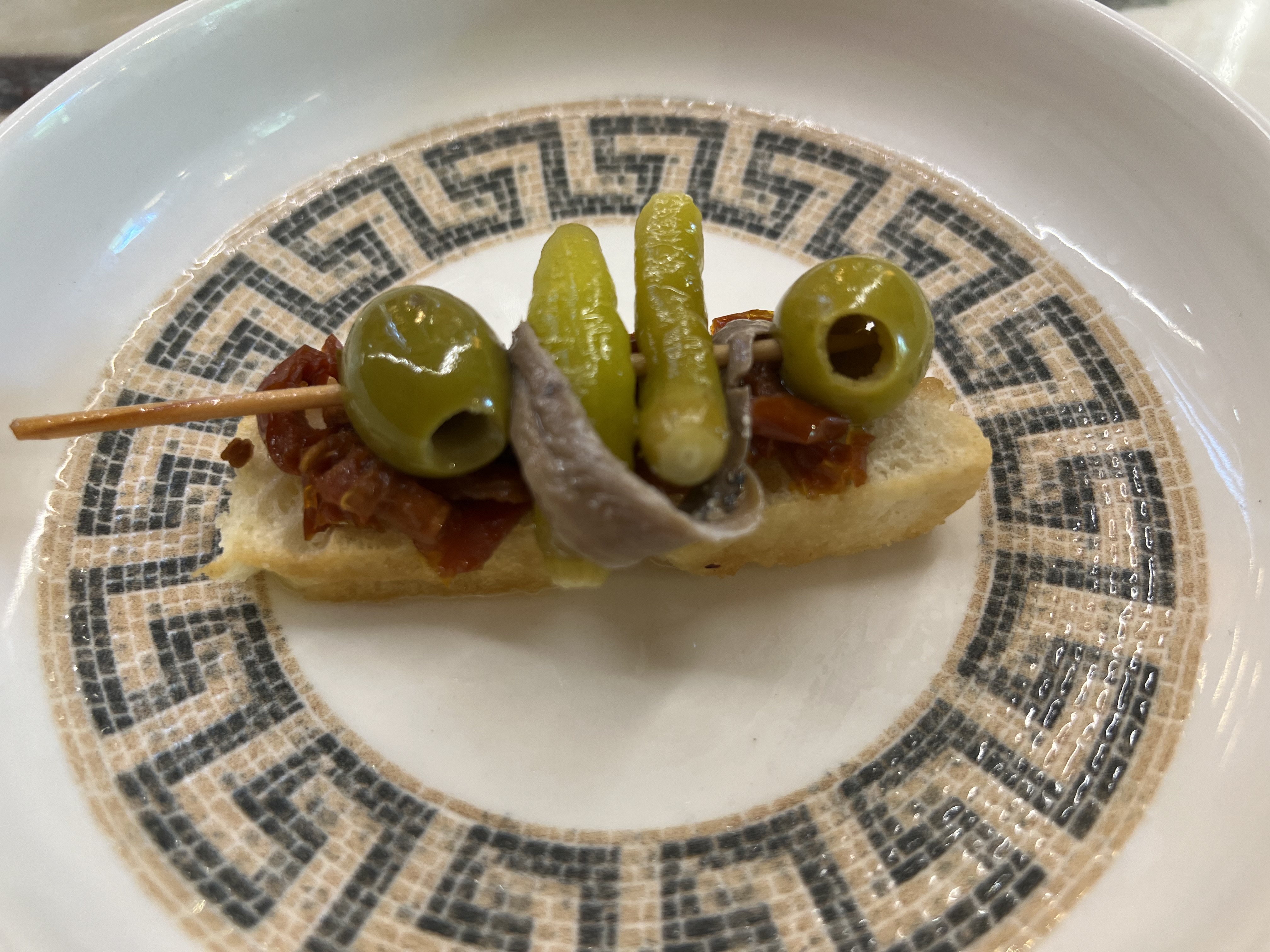 Sardellen-Gilda mit Tomaten-Tartar