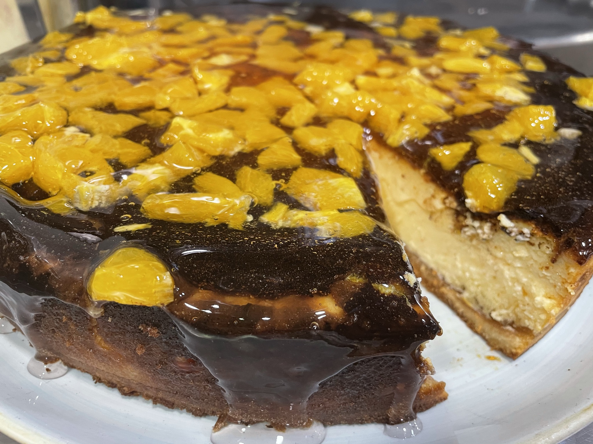 Baked cheesecake with oranges