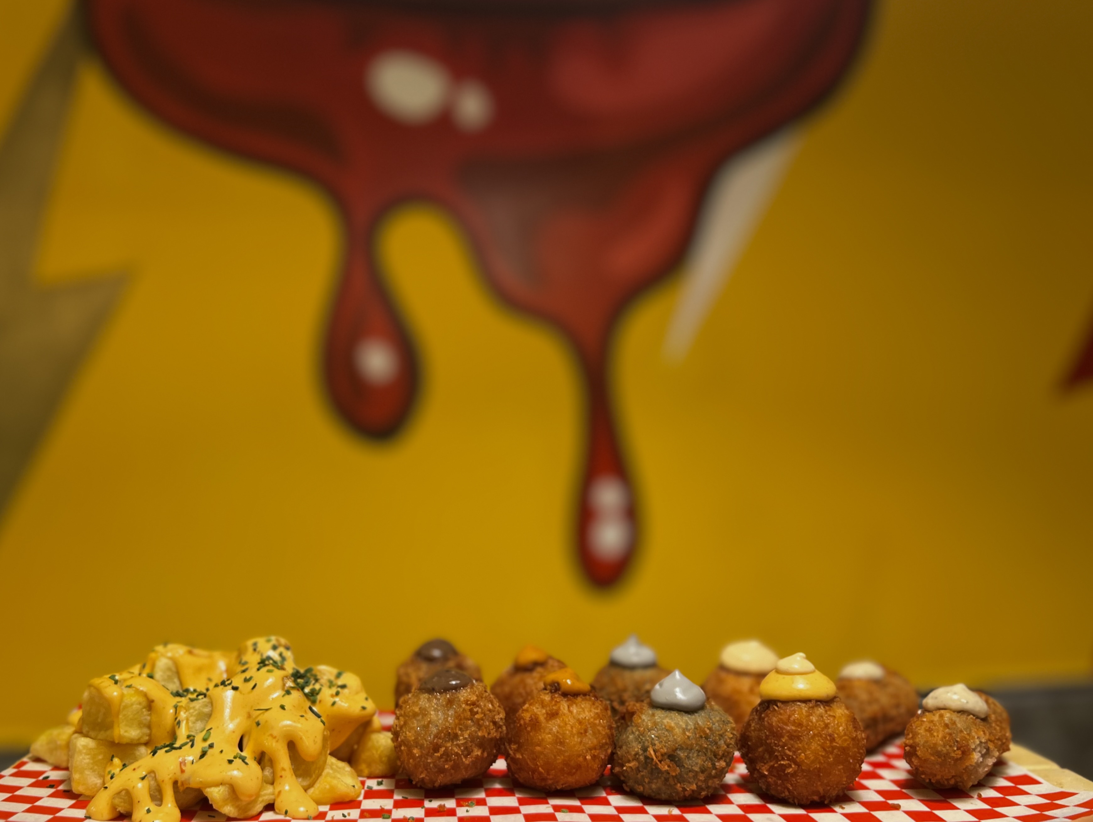 CROQSTARS - Menú Degustación 2 - (10 Croquetas + Bravas + Bebida)