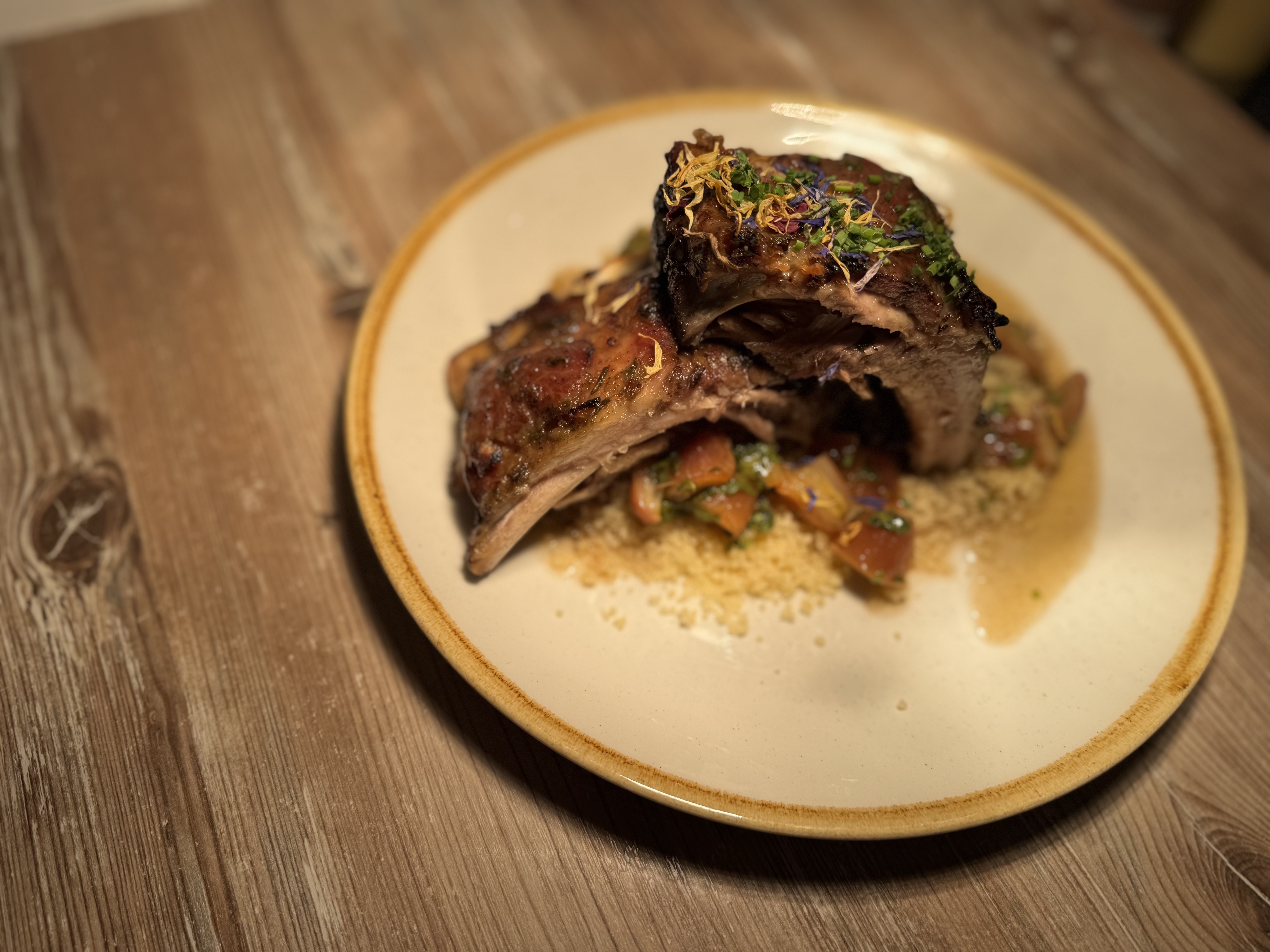 Costillas Asadas con guarnición de mojito