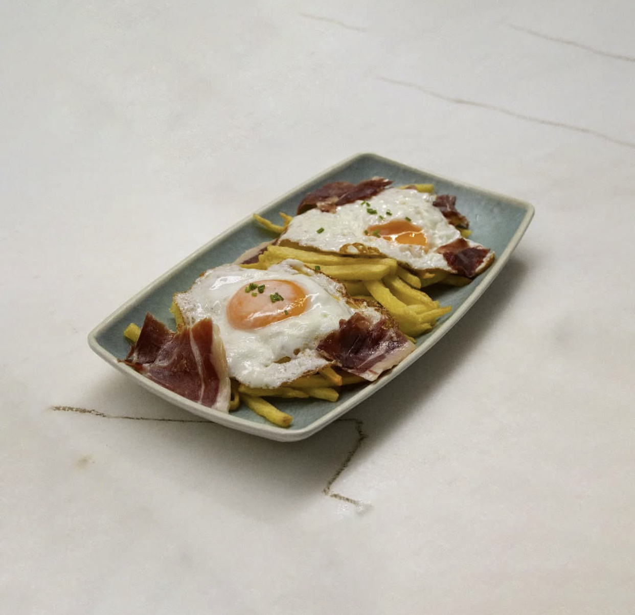 Cracked eggs with garlic prawns