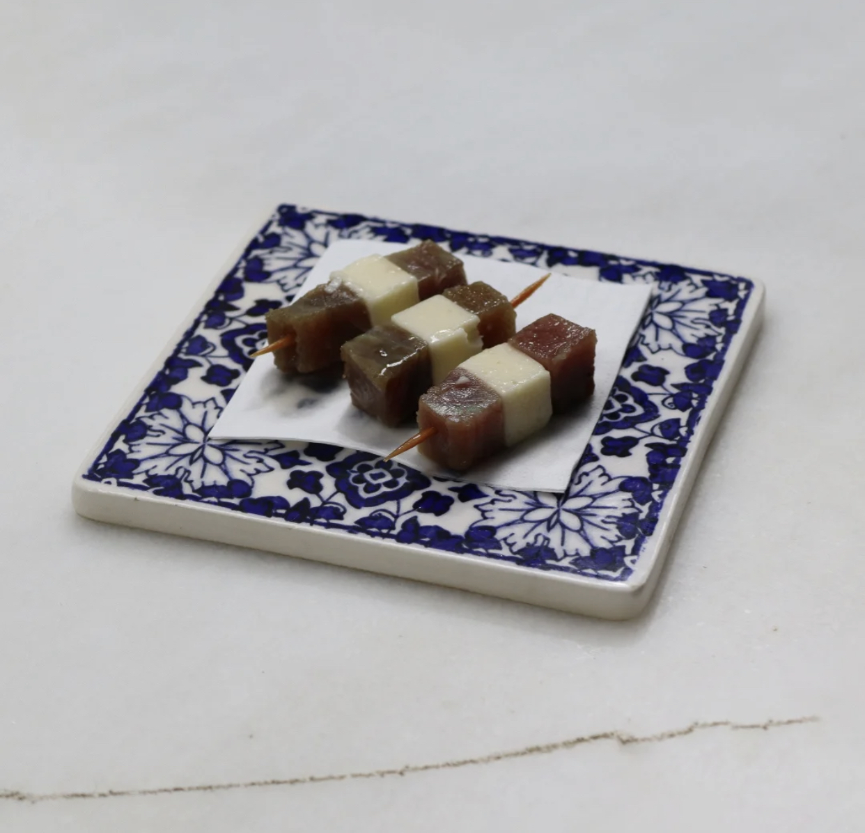 Tuna and cheese banderillas in oil (unit)