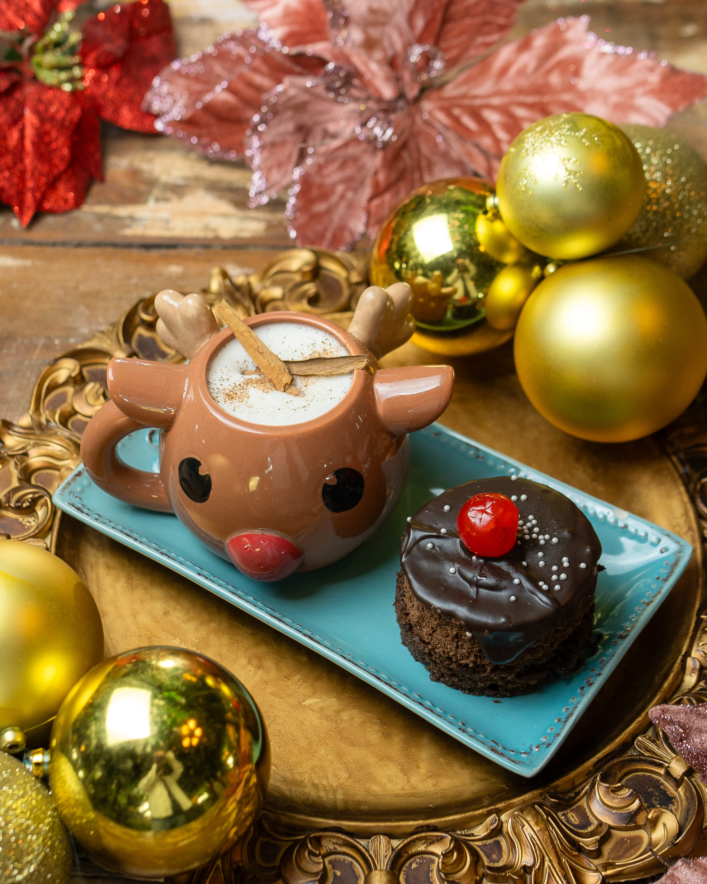 Chai latte + Torta de chocolate Navideña