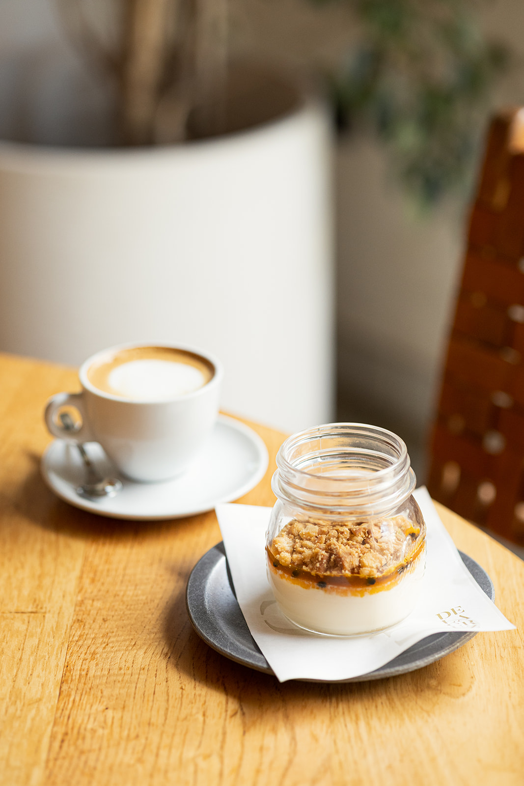 Cheesecake, maracuyá y crumble de mantequilla