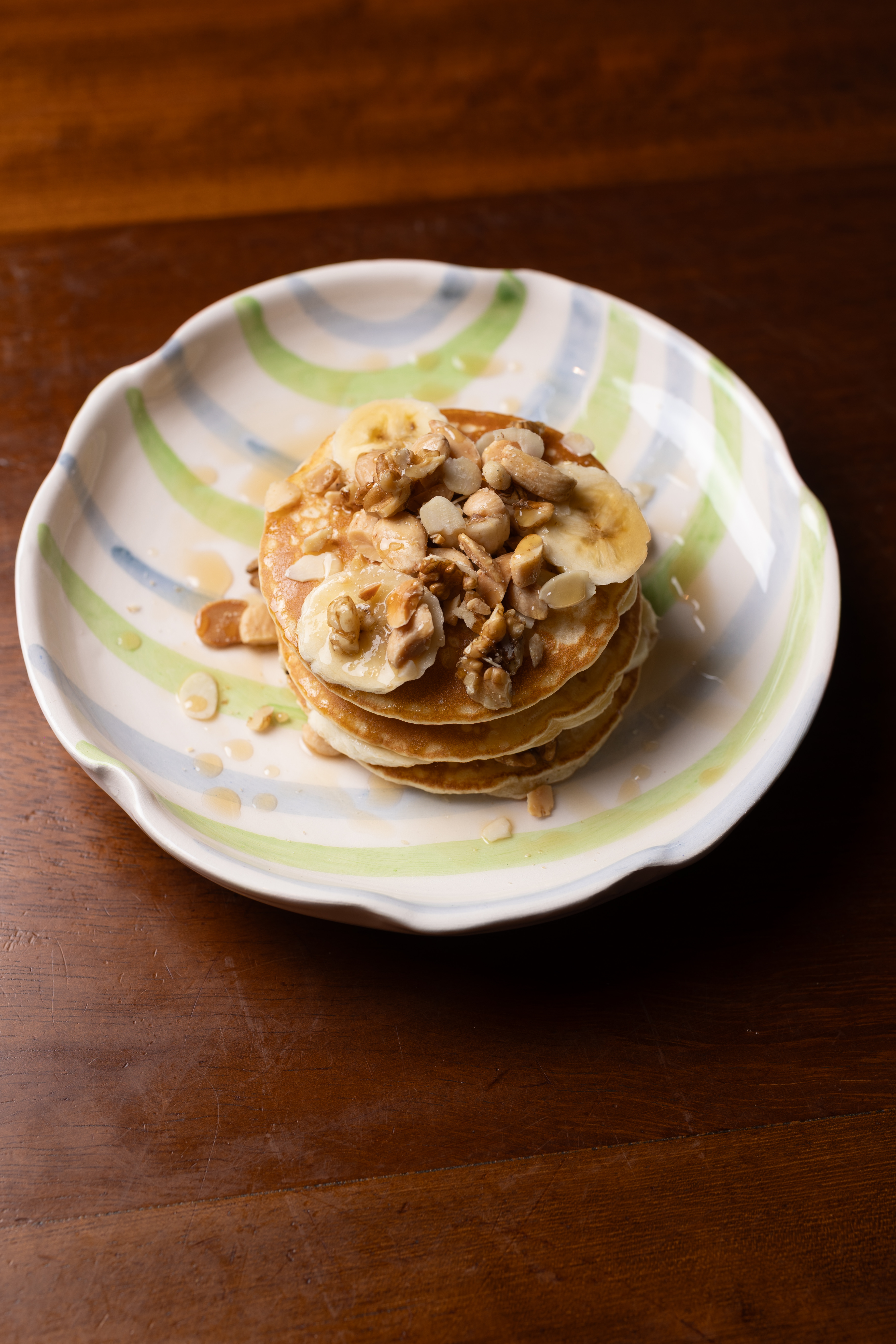 Bananen-Nüsse-Waffel oder Pfannkuchen