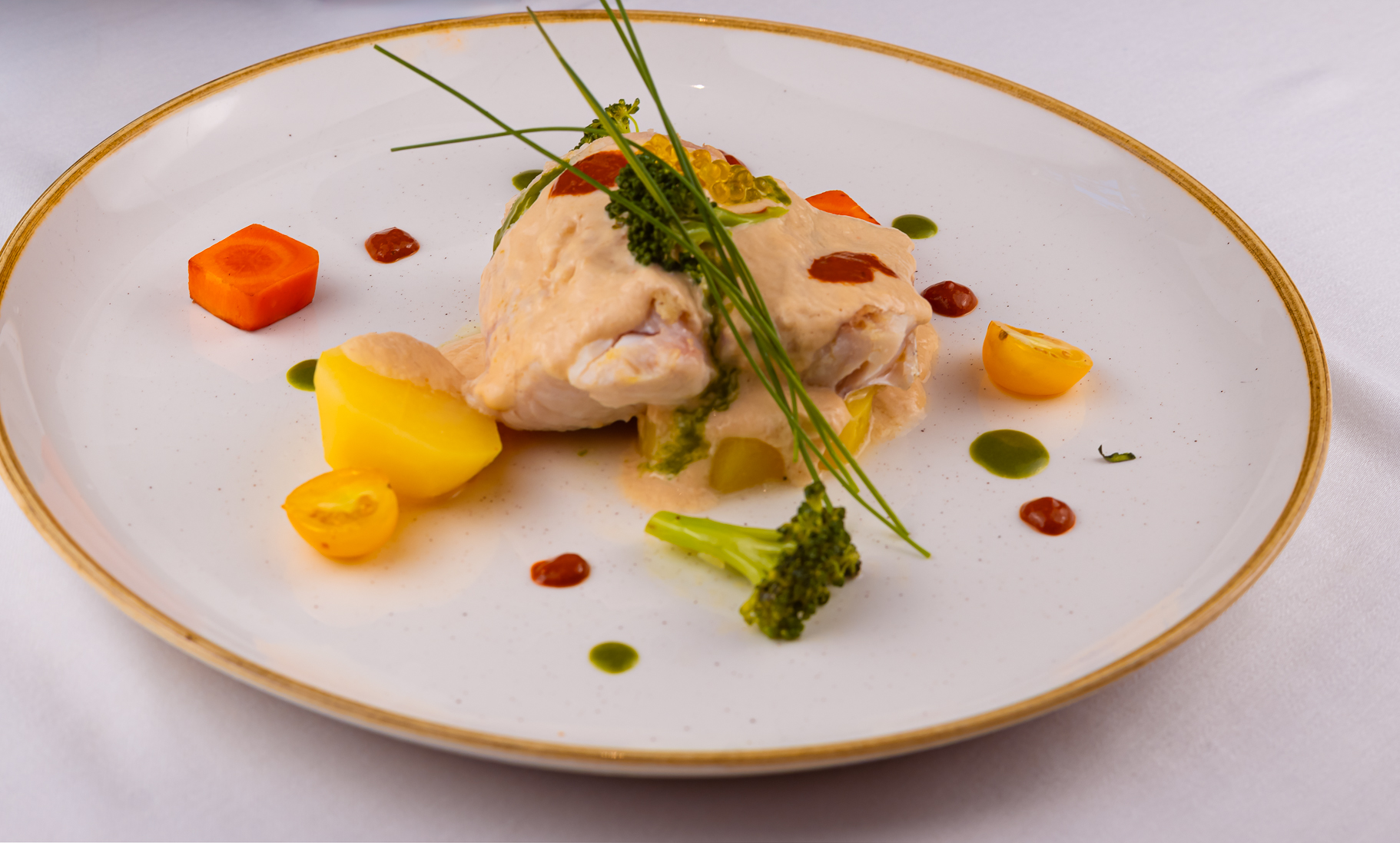 Merluza con crema de espárragos