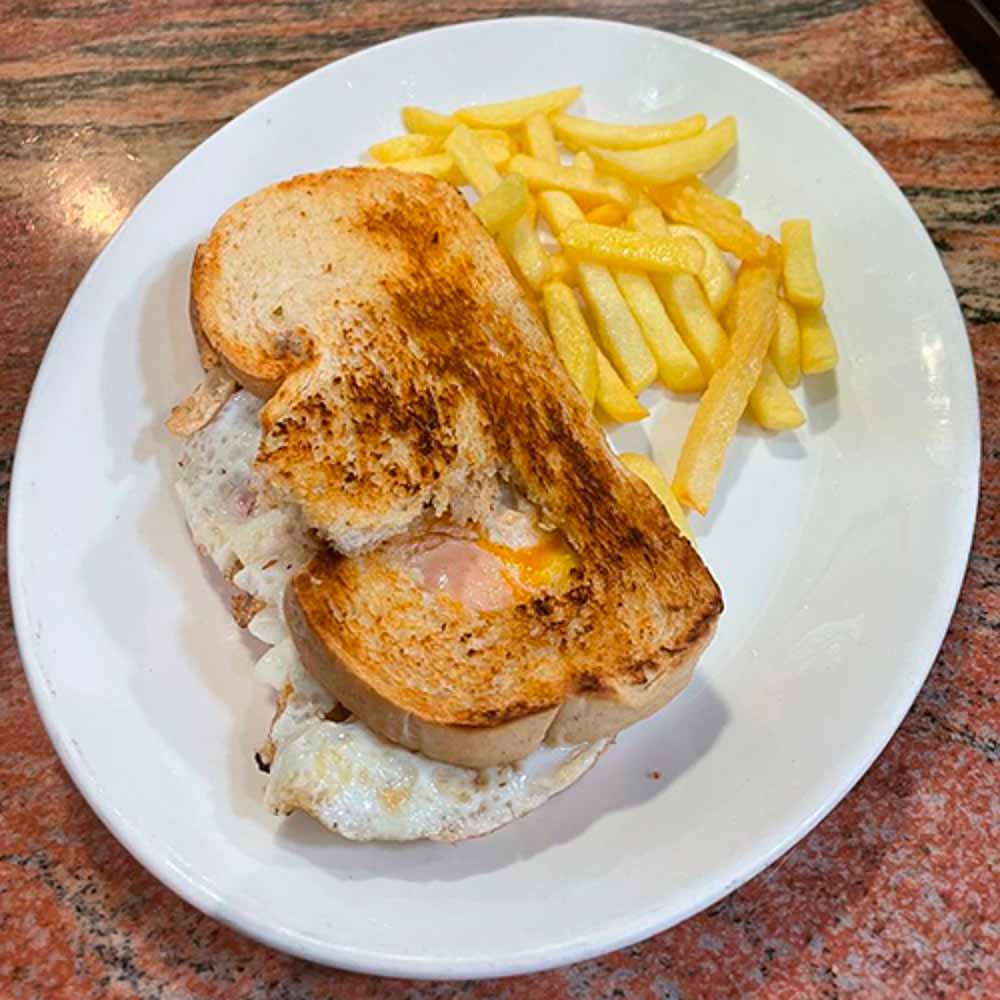 Panino misto con uovo