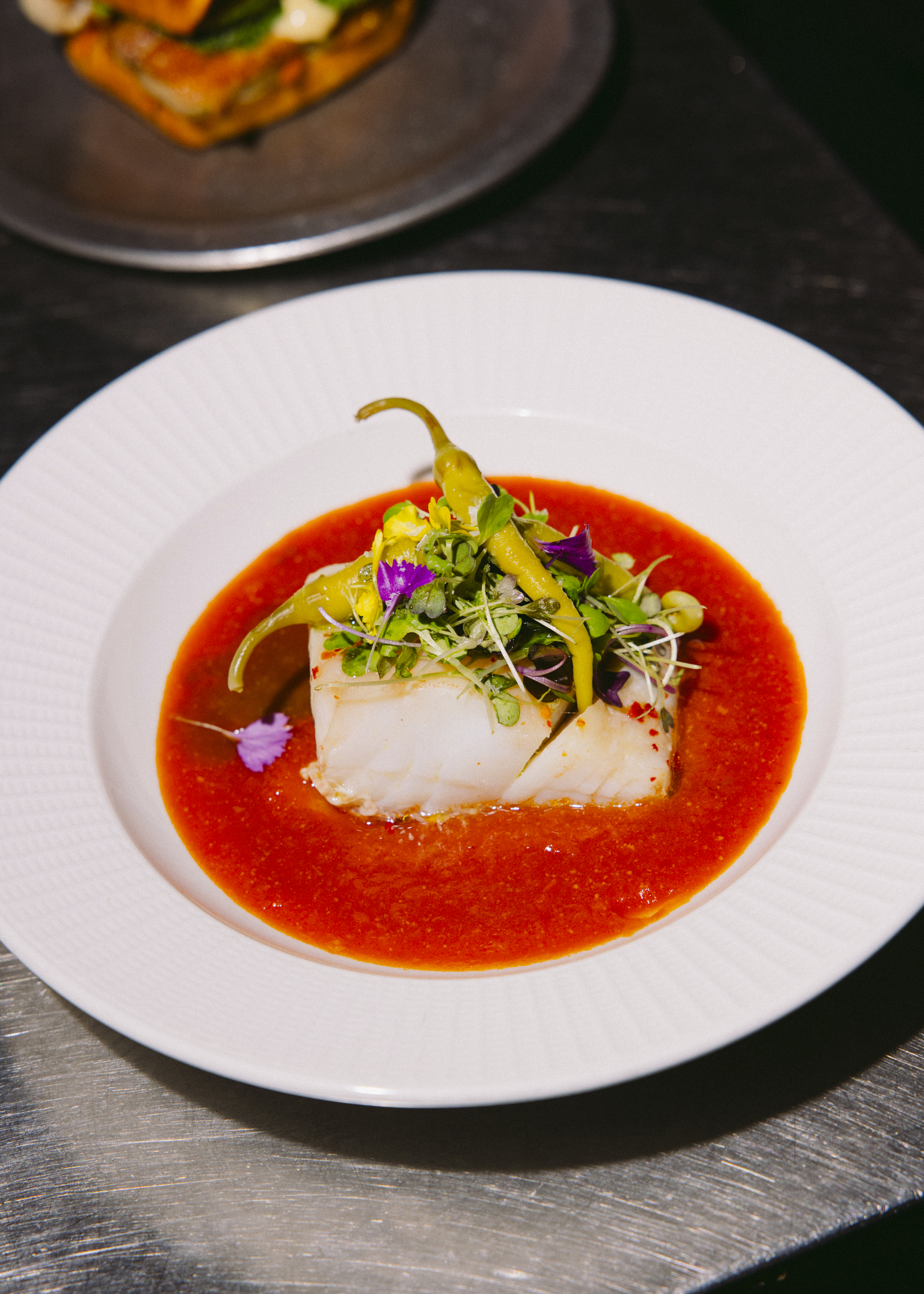 Taco de bacalao con sofrito de tomate casero y piparras