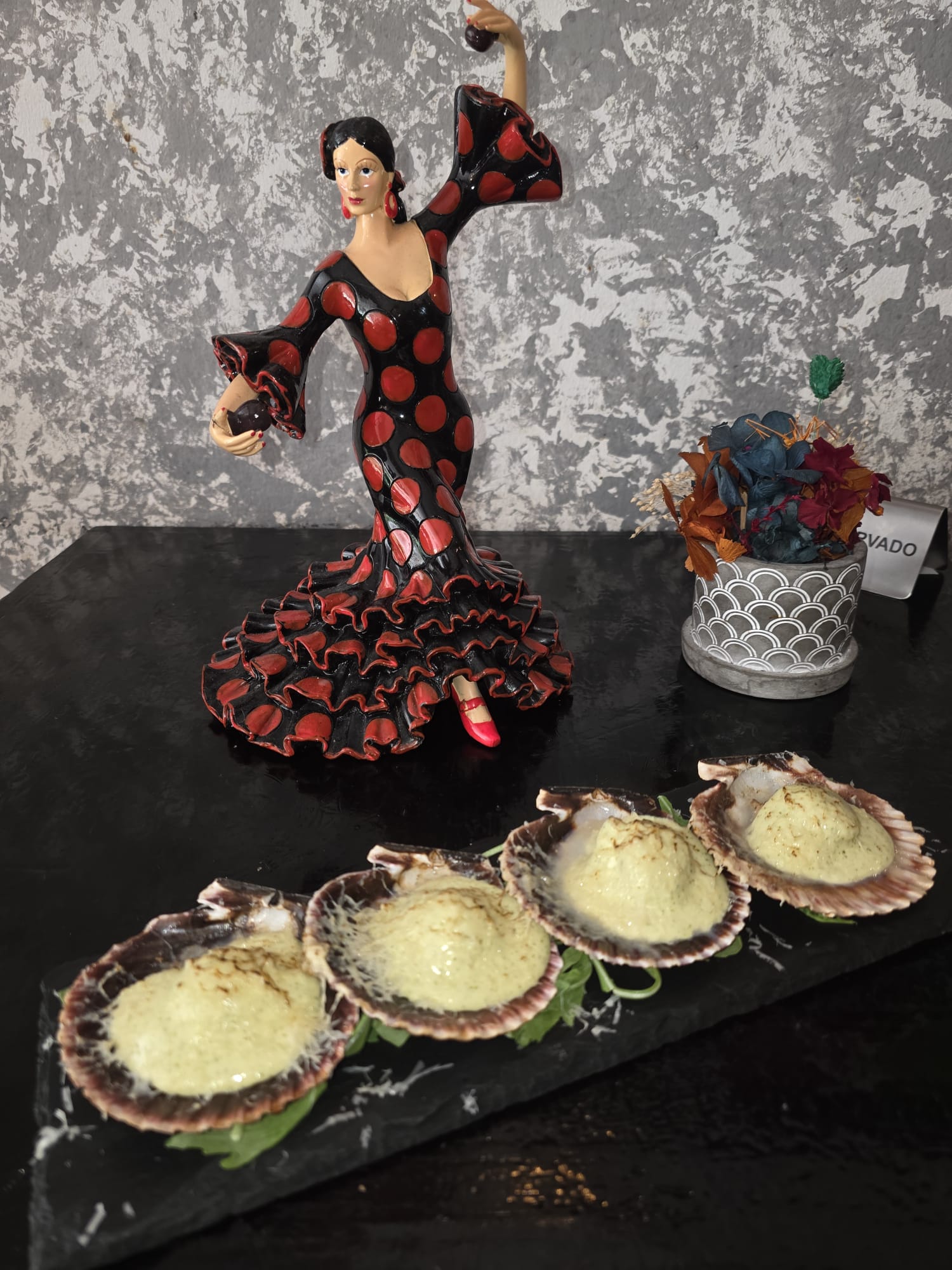 LOLA VIERAS WITH GARLIC