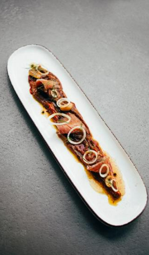 Pimiento chocolate asado lentamente, ahumado y aliñado