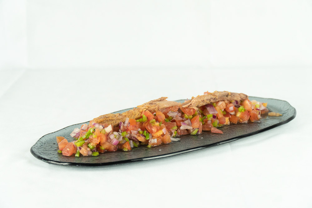 Холодный салат с тунцом