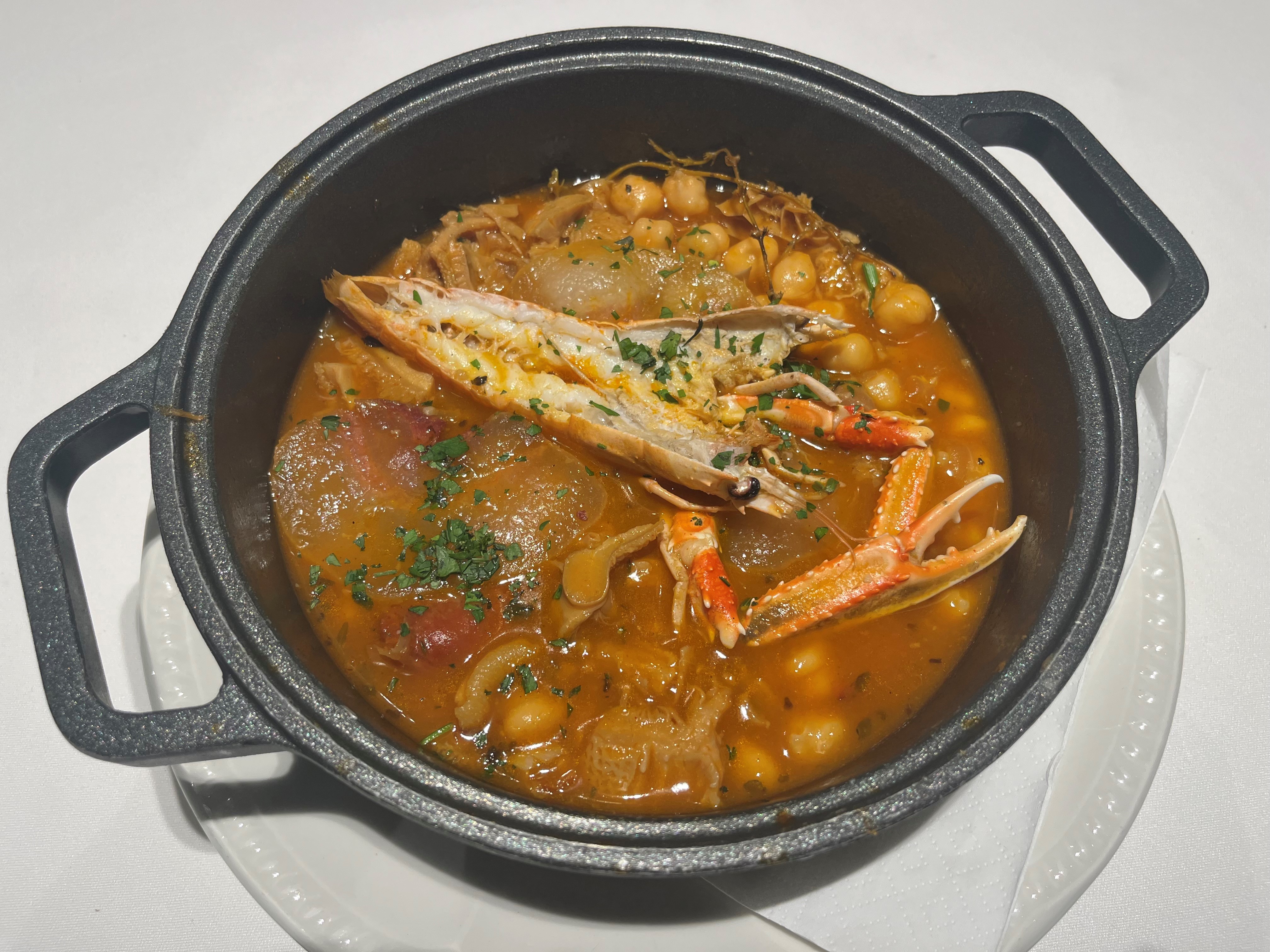 Chickpea stew with Norway lobster and crispy suckling pig