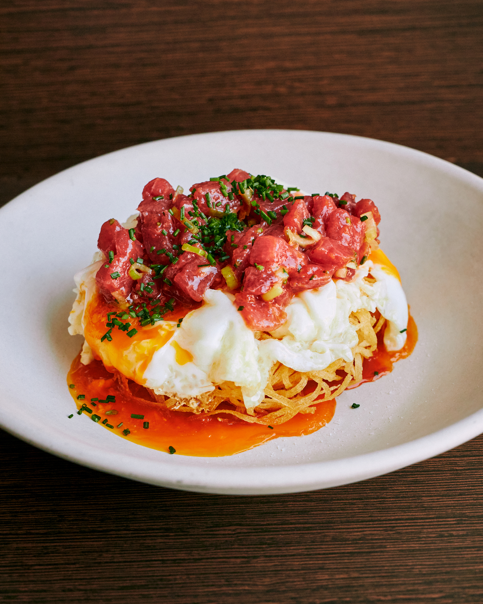 HUEVOS ROTOS CON ATÚN ROJO