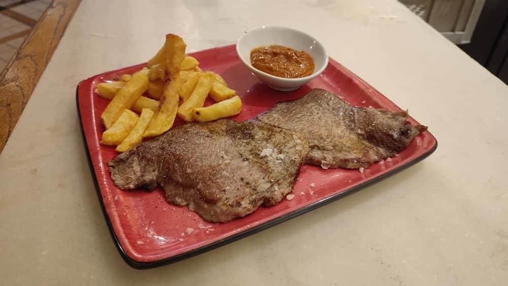 Presa ibérica con patatas y mojo picón (200gr.)