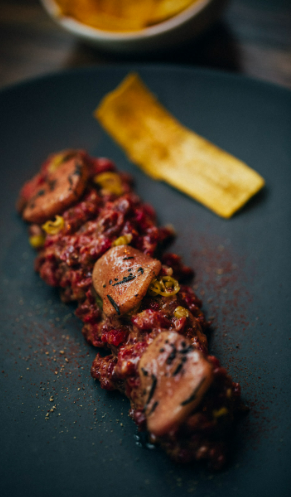Steak tartar de vaca retinta madurada con tuétano tostado