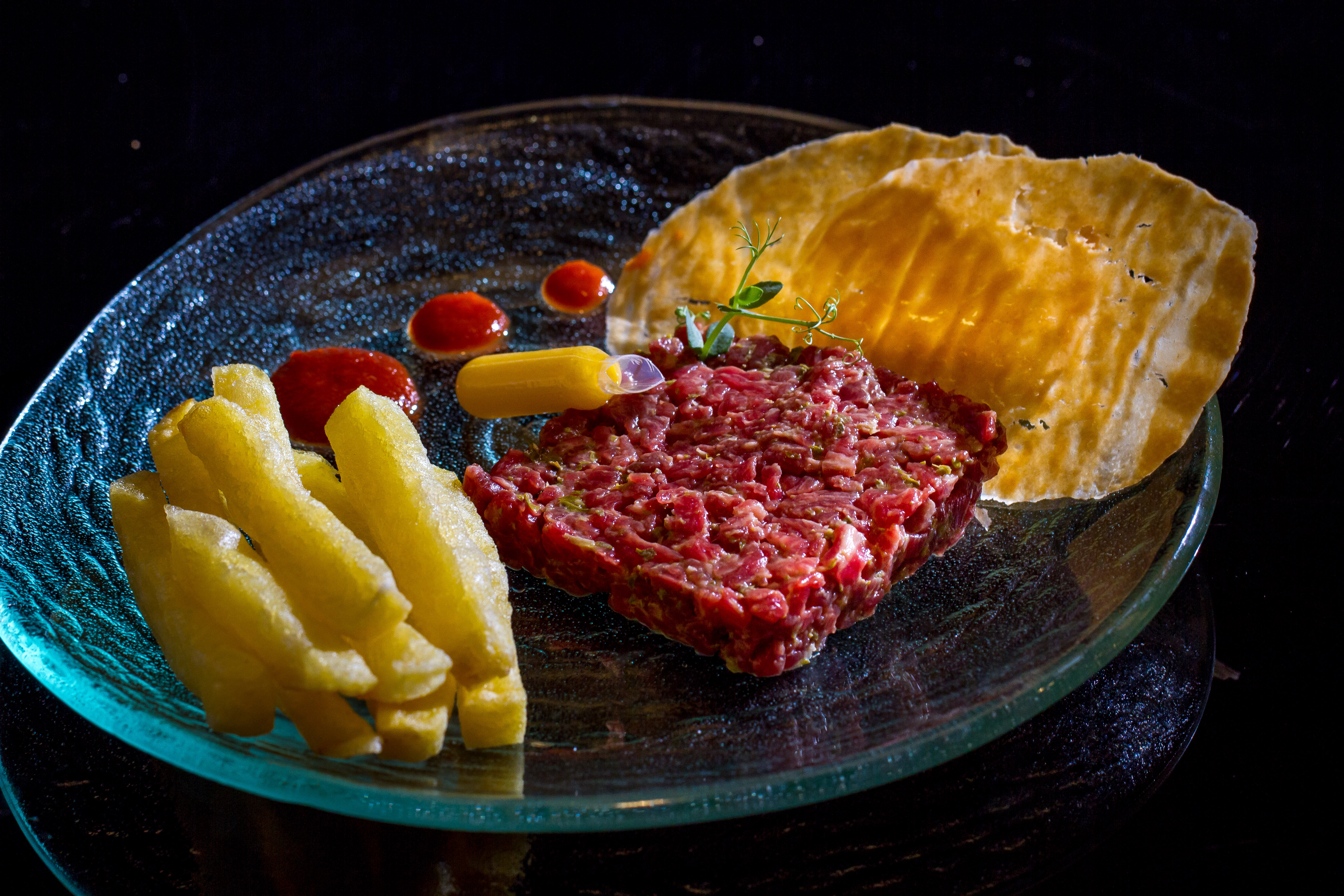 Steak tartare with french fries