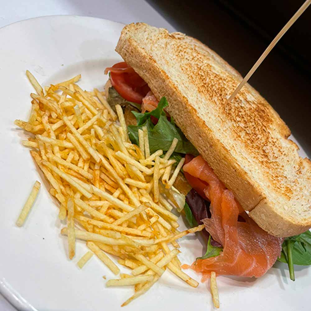 Sandwich al salmone affumicato