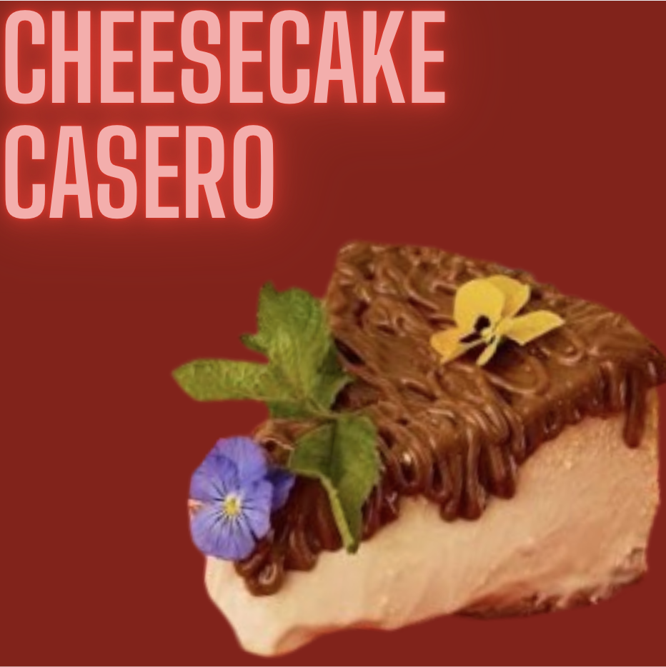 Homemade cheesecake 👩‍🍳 with red berries 🍇 or caramel sauce