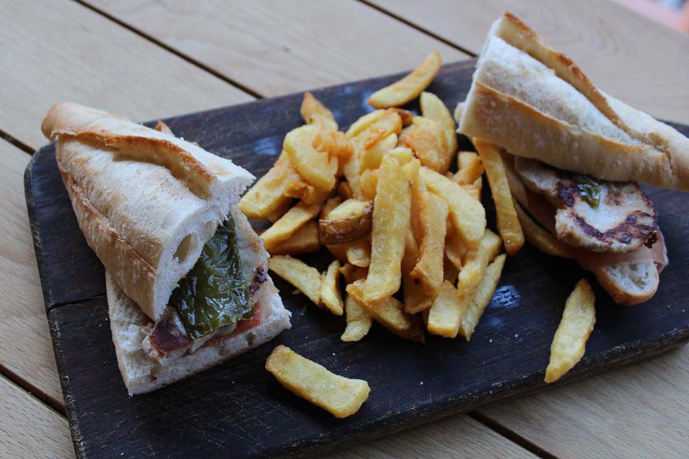 'Serranito': сэндвич со свиной корейкой, перцем и ветчиной