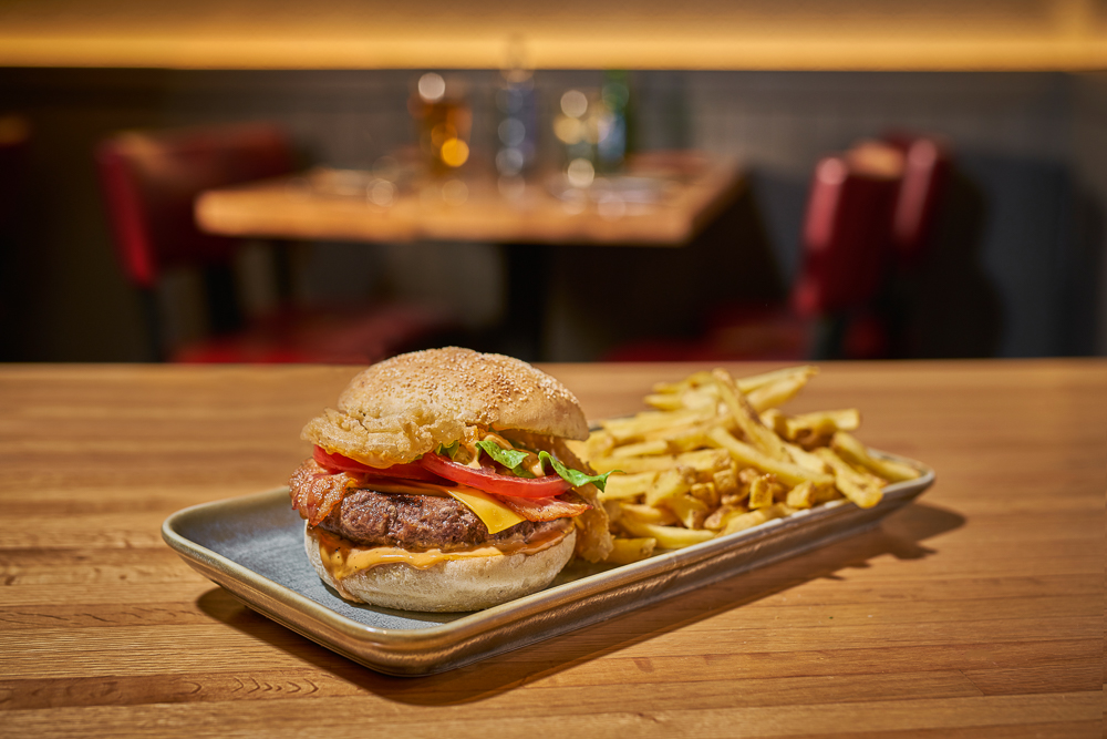 SMOKY CHEESE ANGUS BURGER NEW