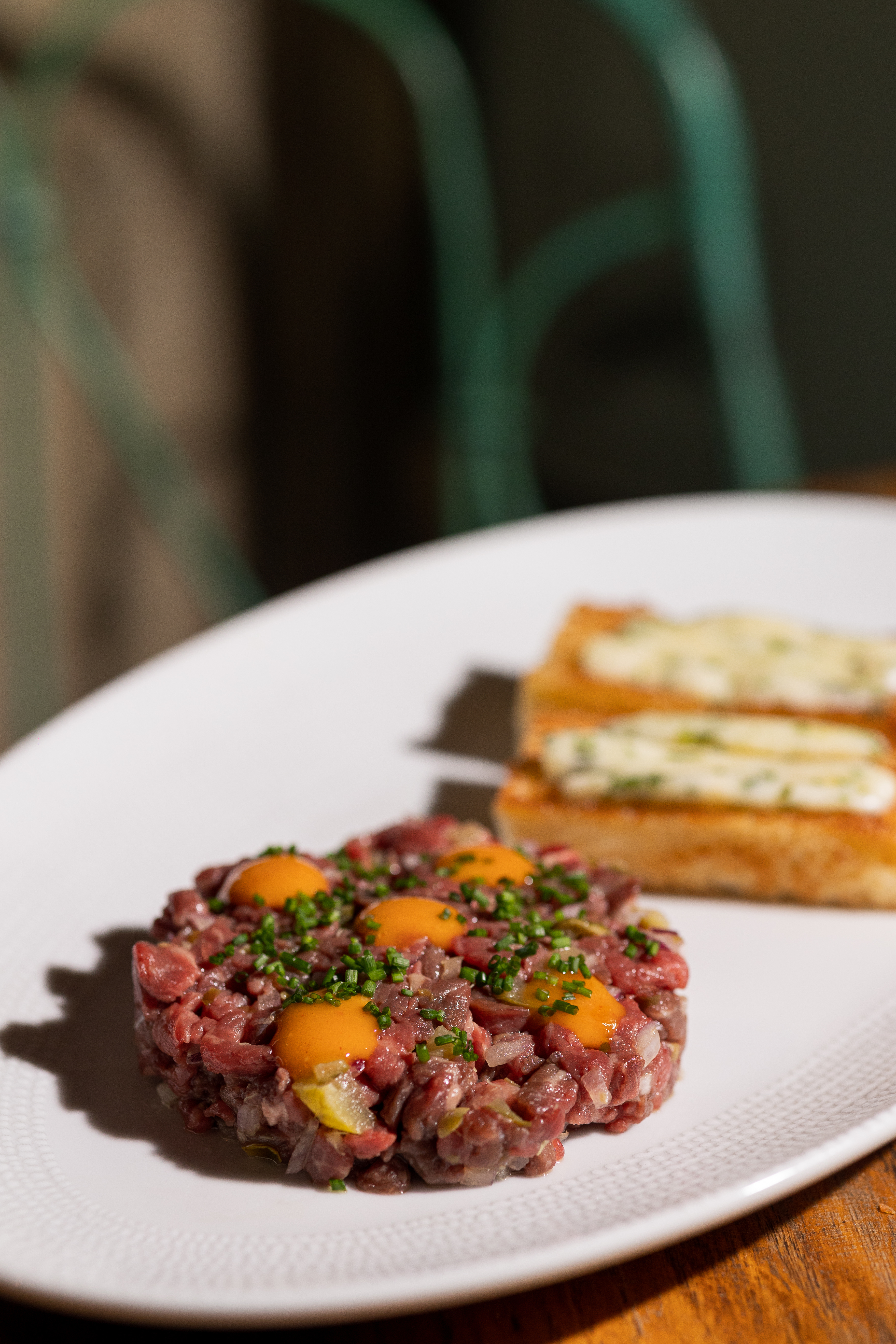 Steak tartar de solomillo de vaca con yema untuosa