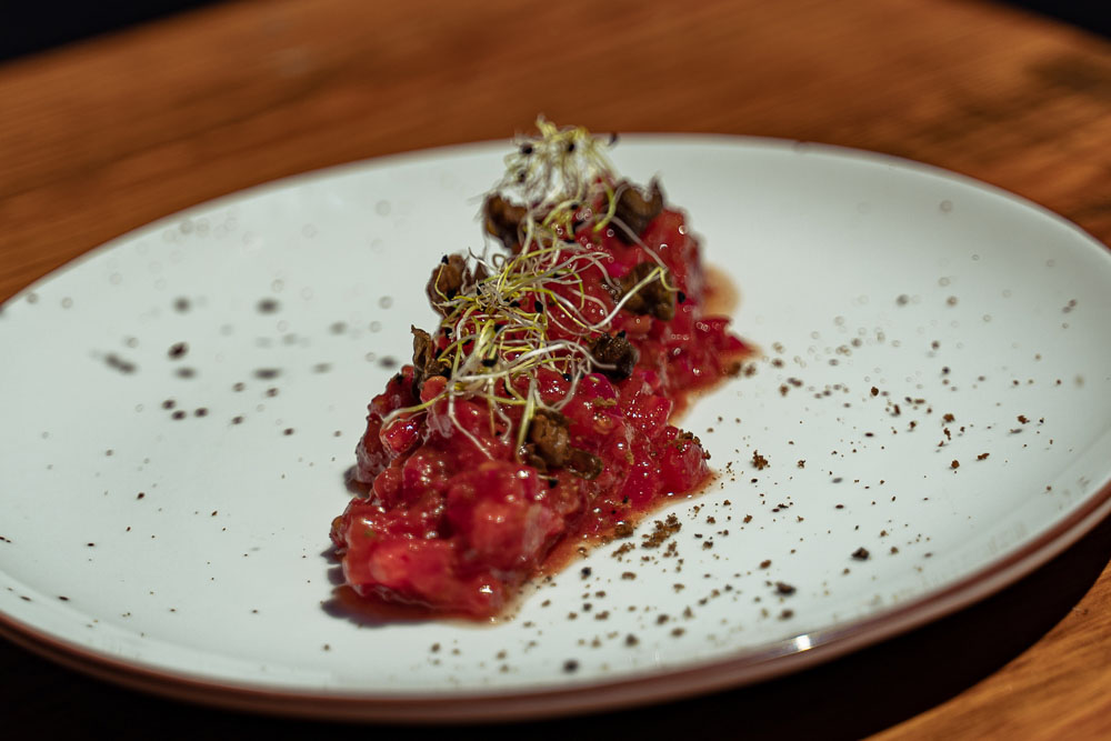 Tartare of field tomatoes and fried capers