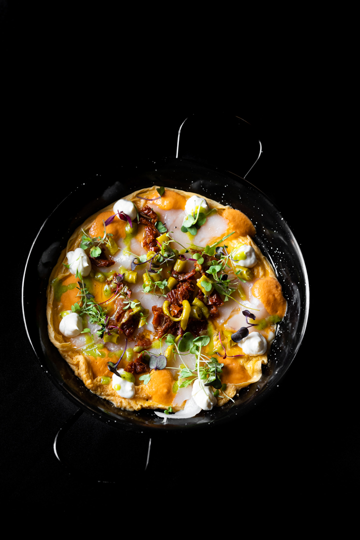 Tortilla vaga de bacalao ahumado, salmorejo y naranja sevillana 