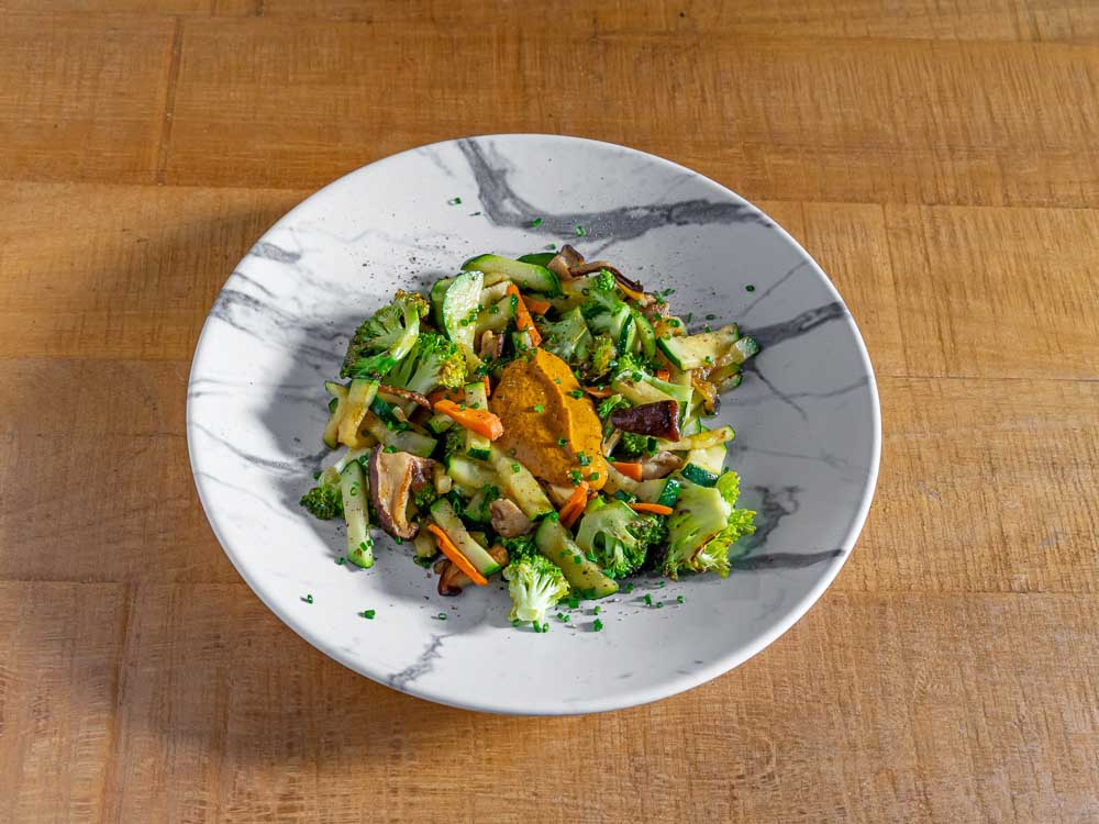 Verduras salteadas con romescu